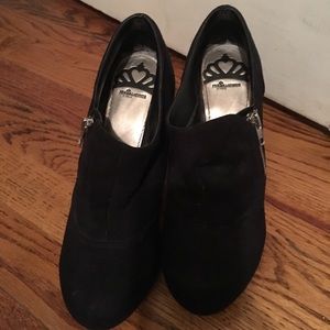 Fergie black Heeled booties size 8
